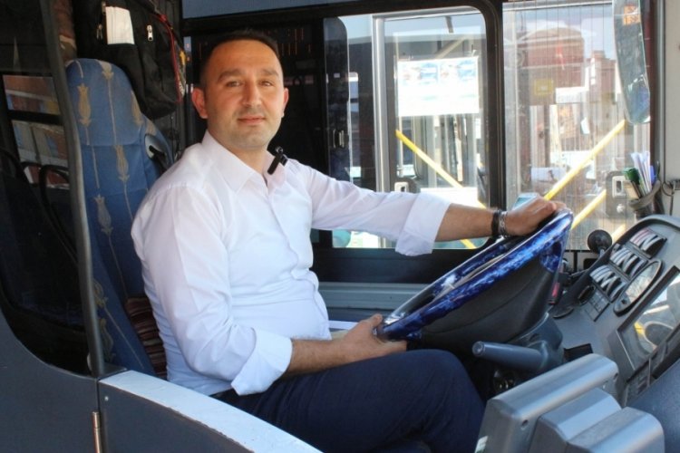 Darbedilen kadını kurtaran otob&uuml;s şof&ouml;r&uuml;ne bı&ccedil;ak &ccedil;ekip, tehdit ettiler