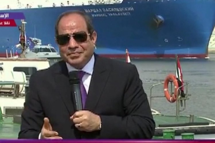 Mısır Cumhurbaşkanı Sisi'nin siren çalan gemi ile imtihanı