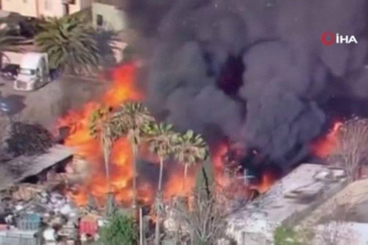 California'da depoda yangın: Alevler evlere sı&ccedil;radı