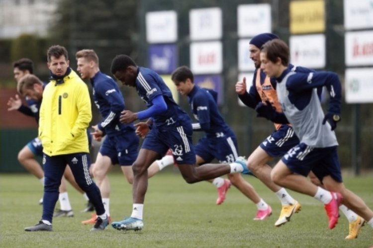 Fenerbah&ccedil;e'de kritik g&uuml;n: Bug&uuml;n belli olacak