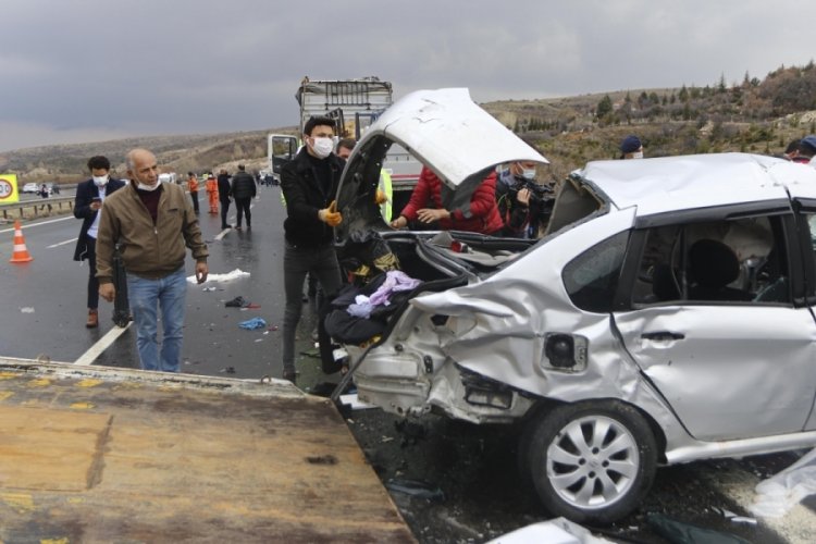 Ankara TEM otoyolunda zincirleme kaza: 4 kişi &ouml;ld&uuml;