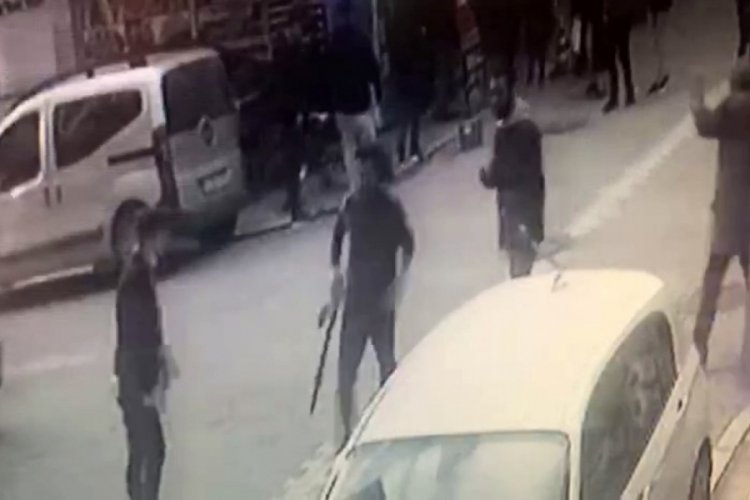 Kılı&ccedil;lı pompalı t&uuml;fekli kavgayı terlikle ayırmaya &ccedil;alıştı