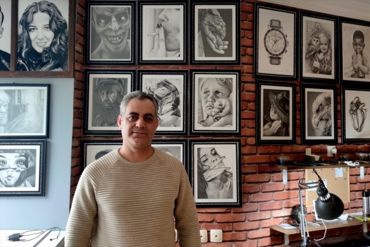 Bursa'da fotoğrafları dönüştüren ressamın eserleri yurt dışından ilgi görüyor