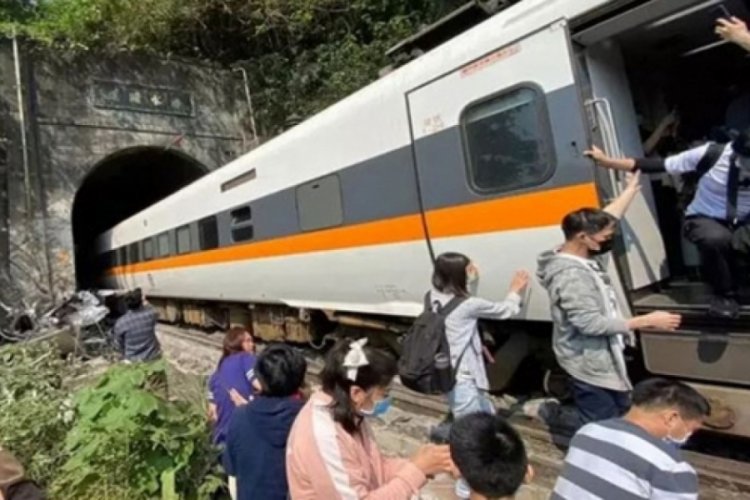 50 kişinin &ouml;ld&uuml;ğ&uuml; tren kazasına soruşturma