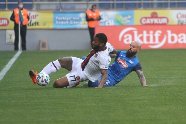 Rizespor ve  Fatih Karag&uuml;mr&uuml;k ma&ccedil;ında gol &ccedil;ıkmadı