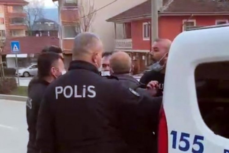 Doktor ve ila&ccedil; m&uuml;messili polislerle tartıştı: Sizi Suriye'ye g&ouml;nderirim