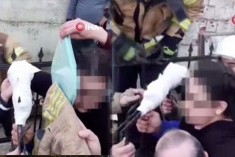 Koluna demir parmaklık saplandı