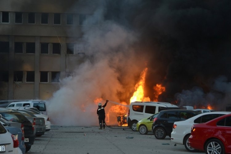 PKK'nın yaşlı kuryesi valiliğe saldırıdaki bombaları da getirmiş