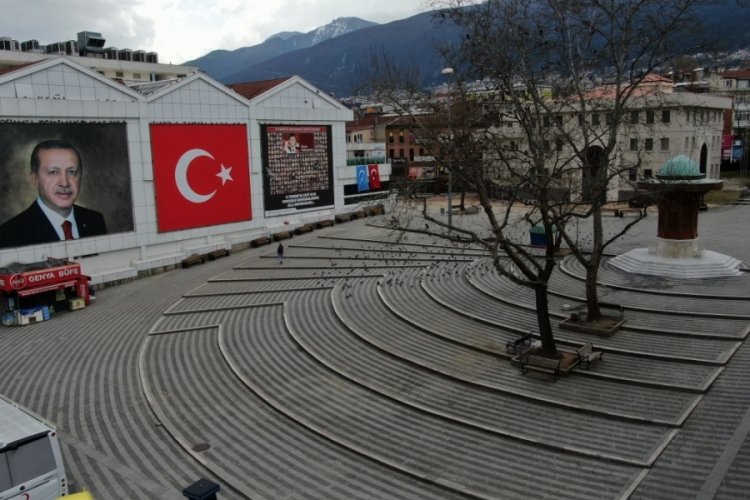 Bursa'da cadde ve sokaklar sessiz