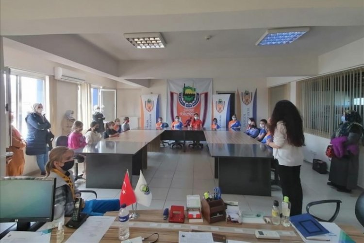 İneg&ouml;l Belediyespor'un gen&ccedil; yıldızları idolleriyle g&ouml;r&uuml;şt&uuml;