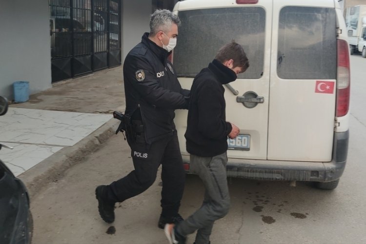 Bursa'da büfeden hırsızlık yaptığı öne sürülen şüpheli yakalandı