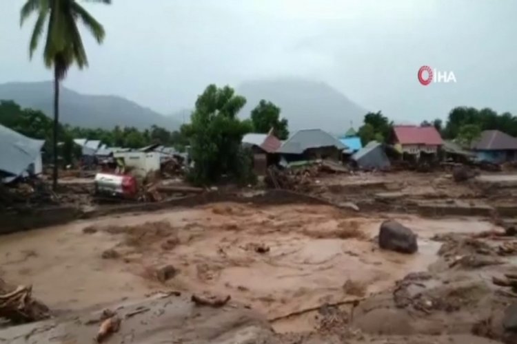 Endonezya'daki sel felaketinde can kaybı 70'e yükseldi