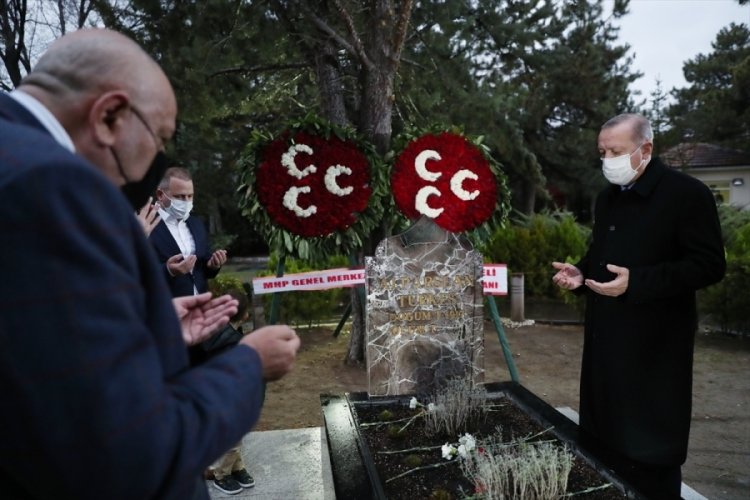 Cumhurbaşkanı Erdoğan, Alparslan Türkeş'in anıt mezarını ziyaret etti