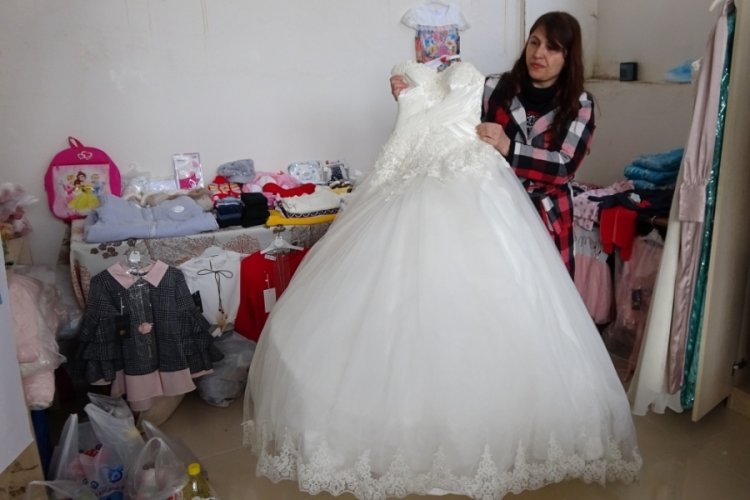Bursa'da evlenecek çiftlere bedava gelinlik ve damatlık hediye ediyorlar