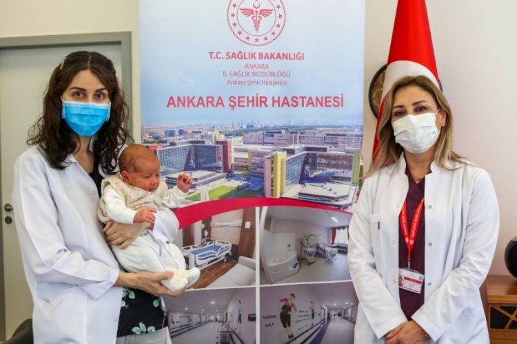 Türkiye'de bir ilk: Annesi aşı olan bebek antikorla doğdu