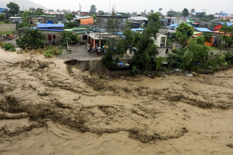Endonezya'daki sel ve heyelan felaketinde can kaybı 117'ye yükseldi