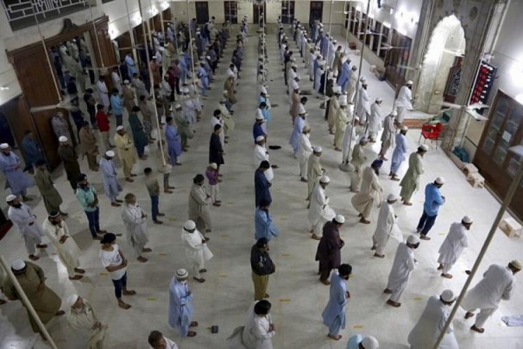 Suudi Arabistan'da Ramazan'da camilerde iftar ve sahurlara Covid-19 yasağı