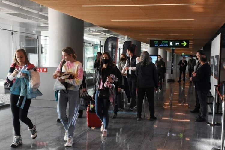 'Türkiye'de koronavirüs vakalarındaki artış Rus turistleri durdurmuyor'