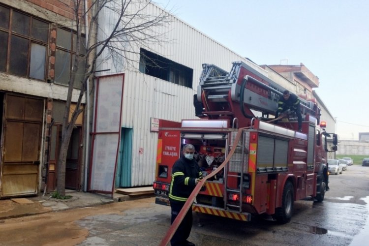 Bursa'da mobilya üretim atölyesinde çıkan yangın söndürüldü