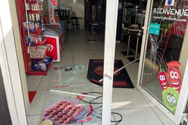 Fransa'da PKK yandaşlarından Türk restoranlarına çirkin saldırı