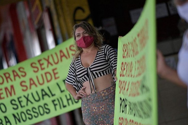 Brezilya'da seks işçileri aşıda öncelik talep etti