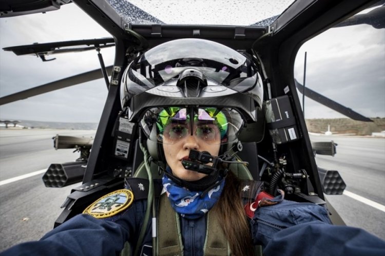 Özge Karabulut, Türkiye'nin ilk kadın taarruz helikopter pilotu oldu