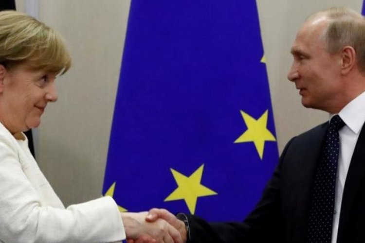 Putin ve Merkel, Ukrayna krizini görüştü