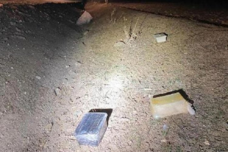 Polis takibe aldı, ara&ccedil;tan attığı &ccedil;uvaldan 11 kilo metamfetamin &ccedil;ıktı