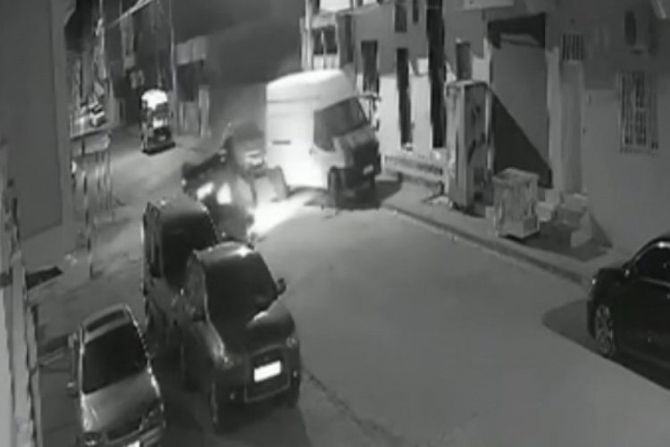 Minib&uuml;se &ccedil;arpan cipin takla atma anı kamerada