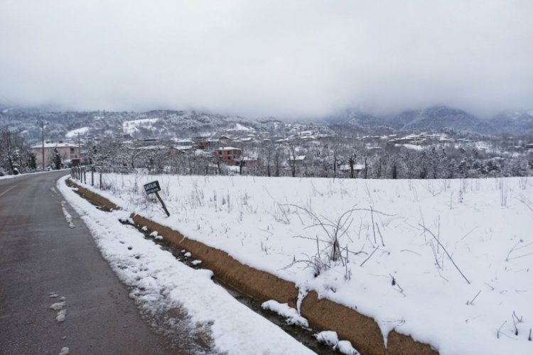 Bursa'nın il&ccedil;elerinde kar kalınlığı 20 santimetreye ulaştı
