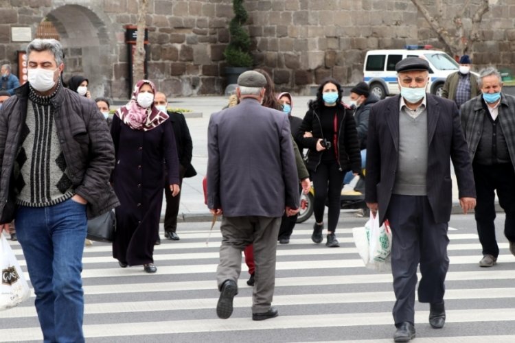 İ&ccedil;işleri Bakanlığı'ndan sokağa &ccedil;ıkma kısıtlaması a&ccedil;ıklaması