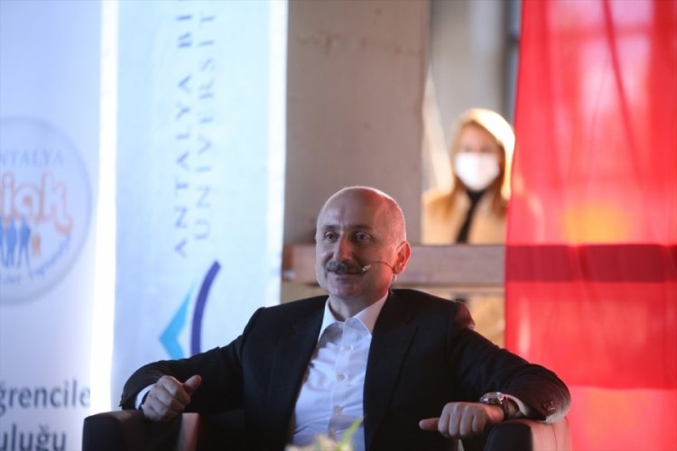 Bakan Karaismailoğlu, &ouml;ğrencilerle buluştu