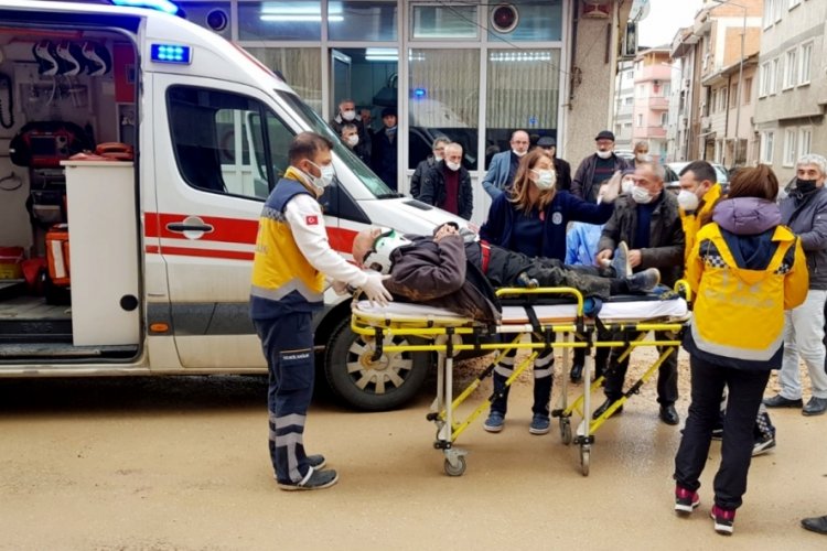 Bursa'da yolun karşısına geçmeye çalışan kişi yaralandı