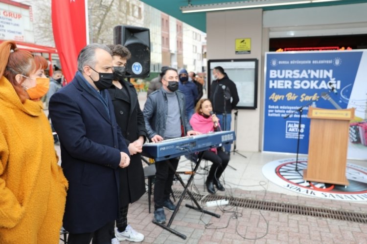Bursa'da 60 sokak m&uuml;zisyeni konserlere başladı