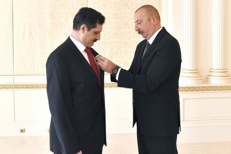 Aliyev'den g&ouml;rev s&uuml;resi dolan B&uuml;y&uuml;kel&ccedil;i Erkan &Ouml;zoral'a Dostluk Nişanı