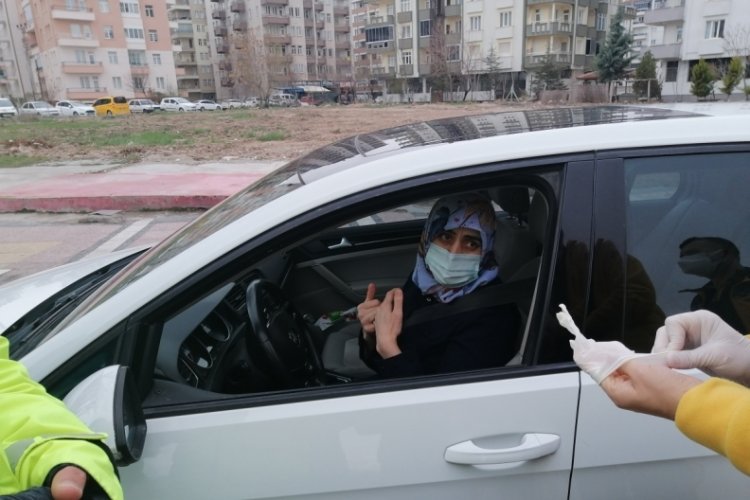 Karantinada olması gereken kadın, işe giderken yakalandı