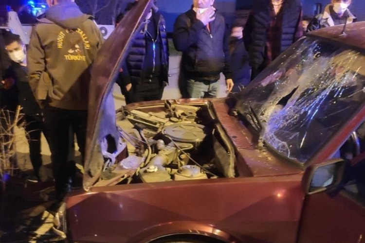2 otomobilin &ccedil;arpışması sonucu 3 kişi yaralandı