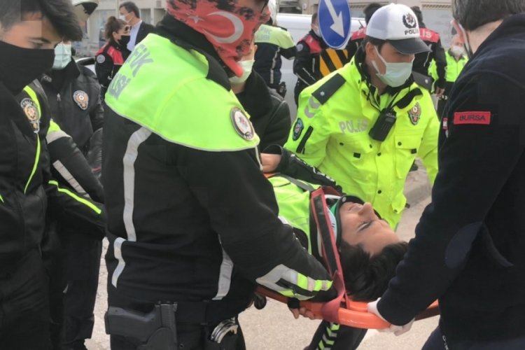 Bursa'da motosikletli trafik polisi kaza geçirdi