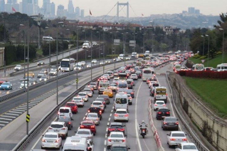 Hafta sonu kısıtlaması sonrası İstanbul'da trafik yoğunluğu