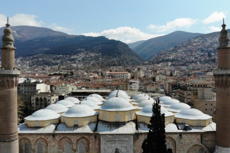 Bursa Ulu Cami'ye Ramazan mahyası asıldı
