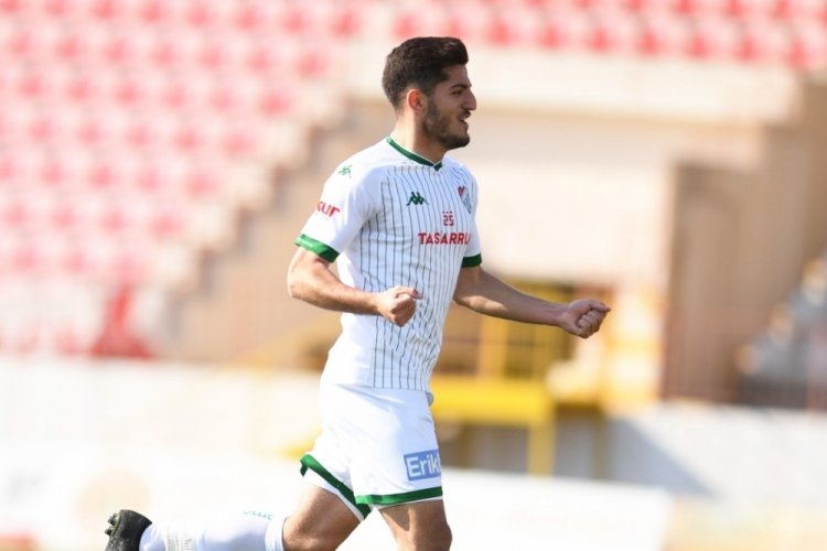 Bursaspor'un gen&ccedil; futbolcusu Altındiş: "Formanın ağırlığının farkındayız"