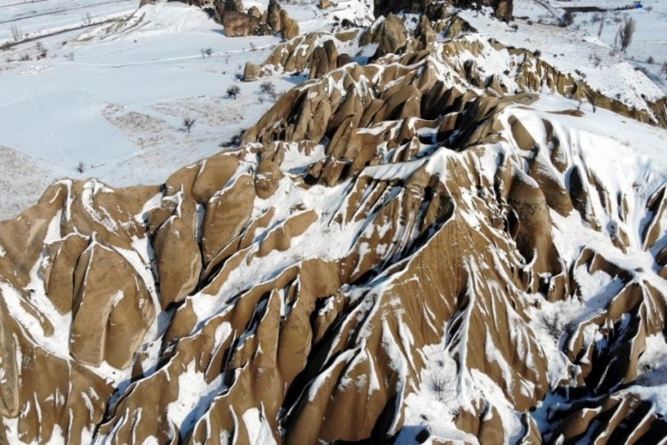 Beyaza b&uuml;r&uuml;nen Kapadokya, havadan g&ouml;r&uuml;nt&uuml;lendi