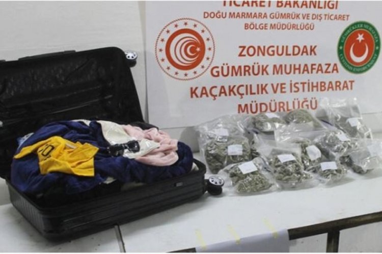 İspanya'dan g&ouml;nderilen valizden 2 kilo esrar &ccedil;ıktı