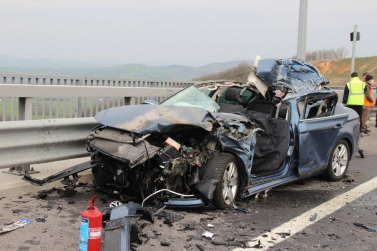 Kuzey Marmara Otoyolu'nda &ouml;l&uuml;mle sonu&ccedil;lanan feci kaza