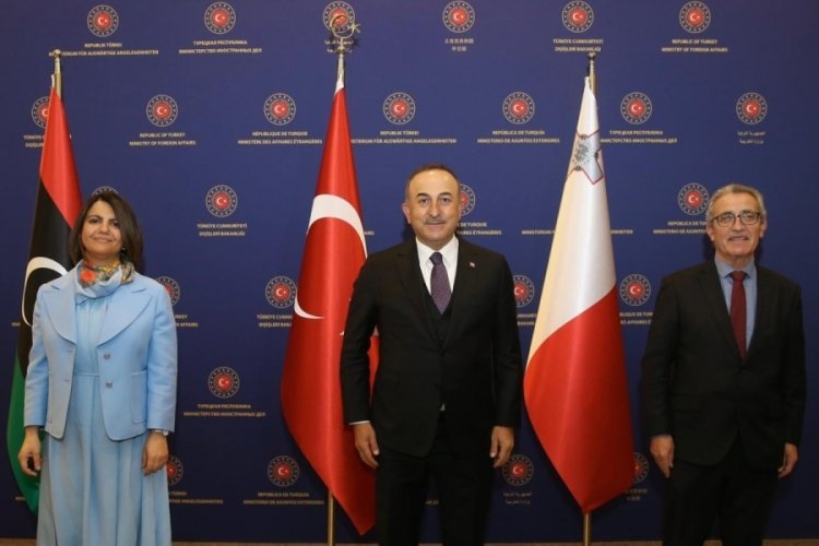 Bakan Çavuşoğlu, Libya ve Maltalı mevkidaşları ile bir araya geldi