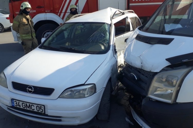 Minibüsle otomobil çarpıştı: 8 yaralı