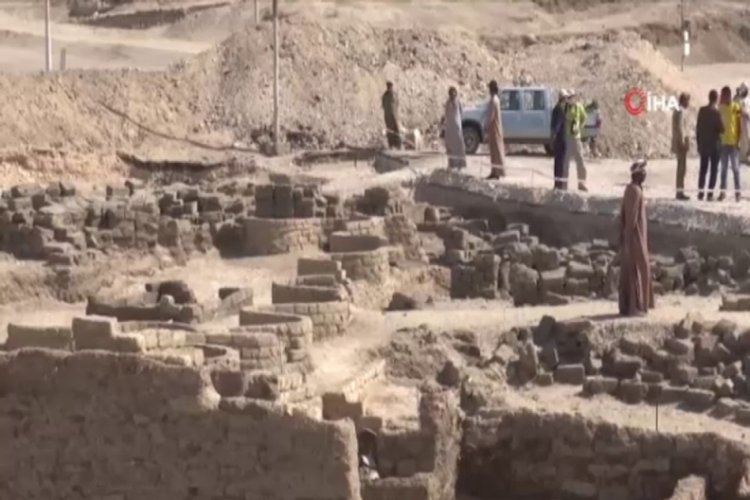 Mısır'da keşfedilen 3 bin yıllık Kayıp Altın Şehir'de çalışmalar sürüyor