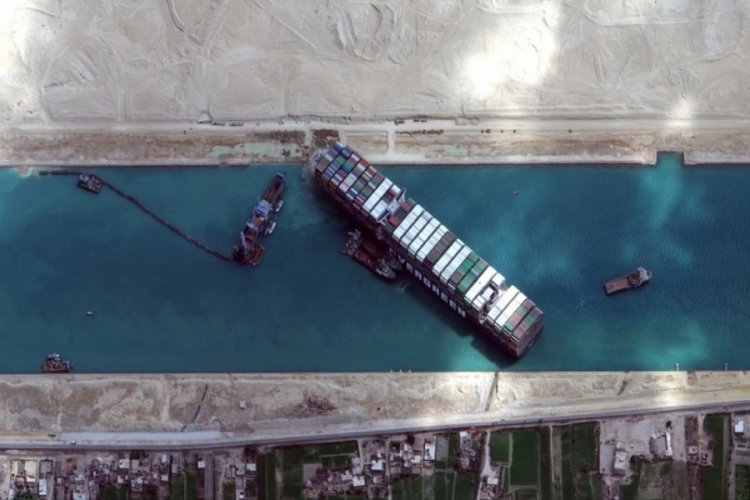 Mısır, Süveyş Kanalı'nı kapatan Ever Given'a el koydu