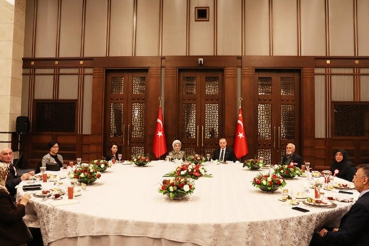 Cumhurbaşkanı Erdoğan, ilk iftarını şehit aileleriyle açtı