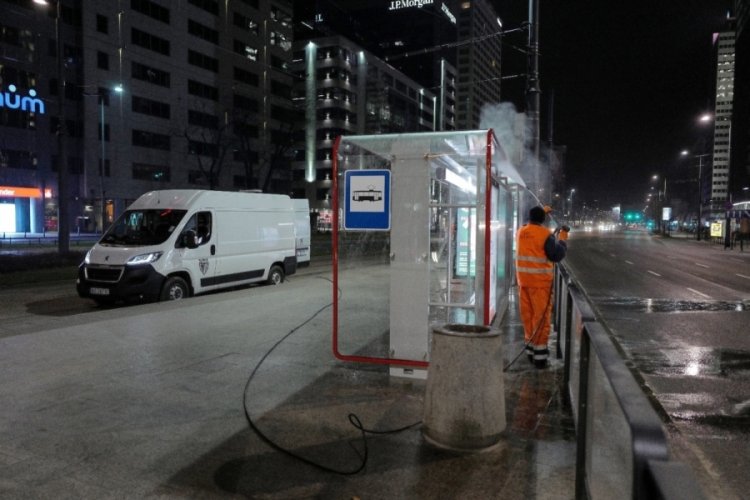 Polonya'da son 24 saatte Covid-19'a bağlı 803 can kaybı